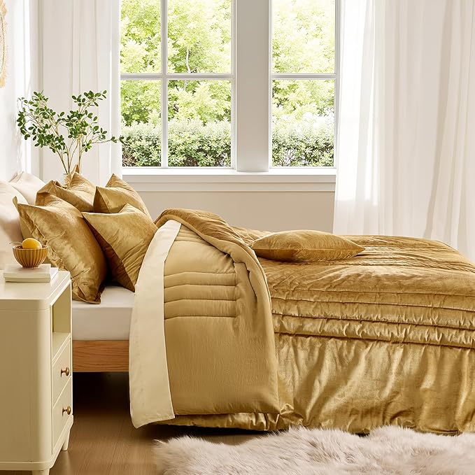 MUSSEL Velvet King Size Comforter Set 3 Pieces,Luxury Gold All Season Cozy Velvet Bedding Comforter Sets,Modern Striped Lightweight Fluffy Bedroom Sets
