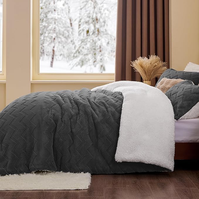 BEDELITE Fluffy Queen Comforter Set - Super Soft Sherpa Charcoal Comforter for Queen Size Bed, Luxury Warm Bedding Set for Winter, Fuzzy Bed Set 3 Pieces (1 Comforter, 2 Pillowcases)