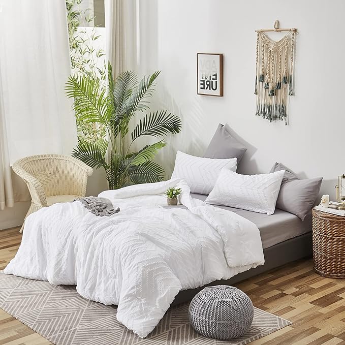 CLOTHKNOW White Tufted Queen Comforter Set Farmhouse Bedding Comforter Sets Soft Boho Queen Comforter Shabby Chic Comforter with 2 x Pillow Cases