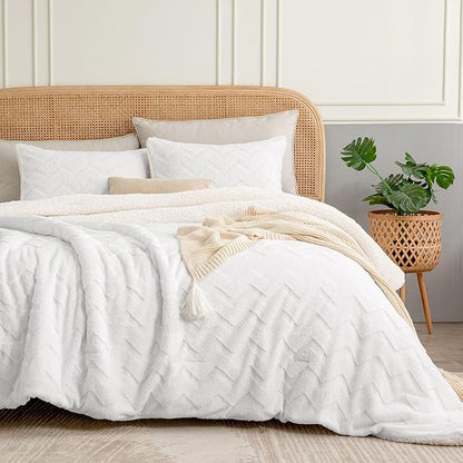 BEDELITE Fluffy Queen Comforter Set - Super Soft Sherpa White Comforter for Queen Size Bed, Luxury Warm Bedding Set for Winter, Fuzzy Bed Set 3 Pieces (1 Comforter, 2 Pillowcases)