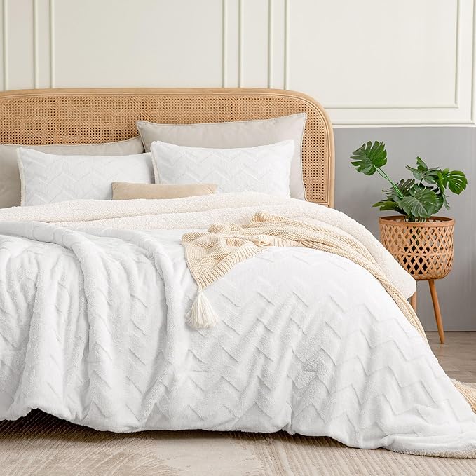 BEDELITE Fluffy King Size Comforter Set - Super Soft Sherpa White Comforter for King Size Bed, Luxury Warm Bedding Set for Winter, Fuzzy Bed Set 3 Pieces (1 Comforter, 2 Pillowcases)