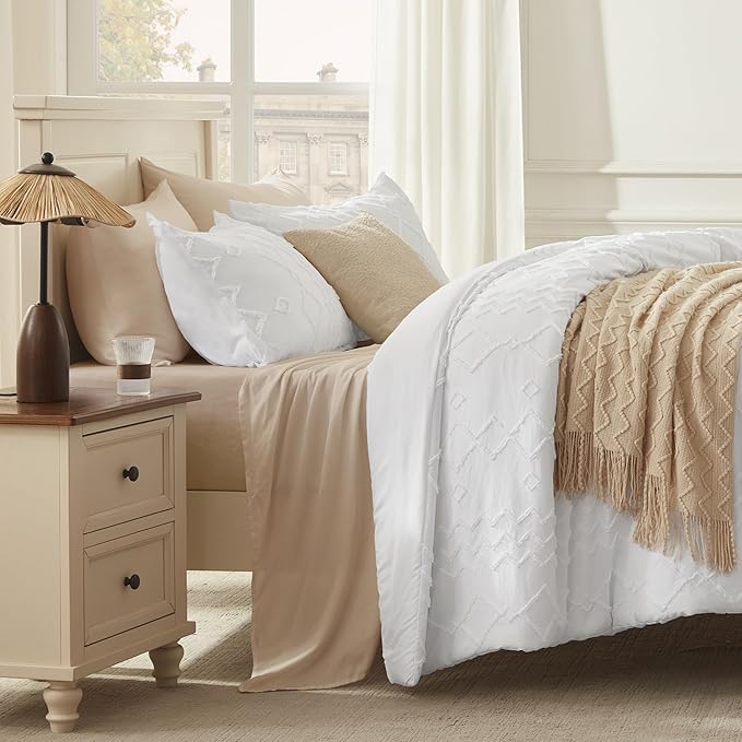 Andency Queen Comforter Set White, 3 Pieces Boho Textured Fall Farmhouse Bed, Microfiber Down Alternative Geometric Bedding Set (90x90Inch Comforter, 2 Pillowcases)