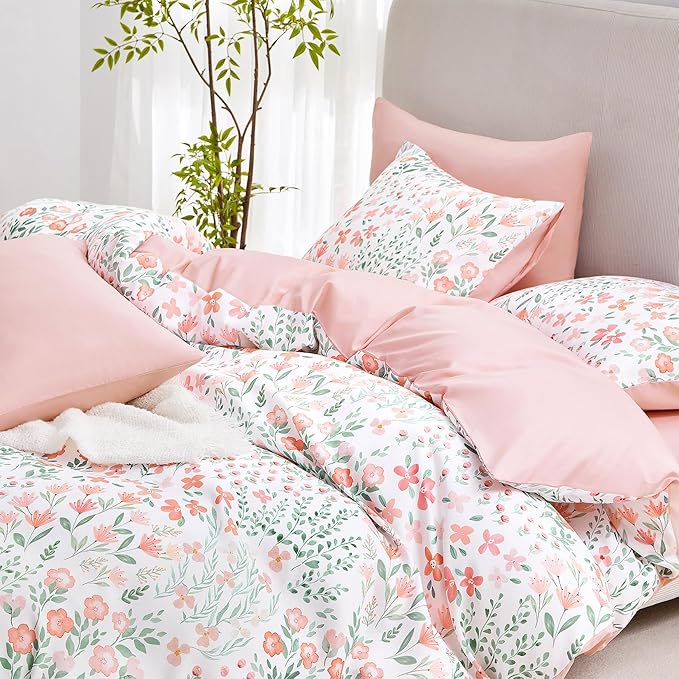 Wake In Cloud - Floral Comforter Set, Farmhouse Cottagecore Style with Romantic Garden Wildflowers and Leaves Pattern, Soft Lightweight Bedding, 3 Pieces, Pink White, Queen Size