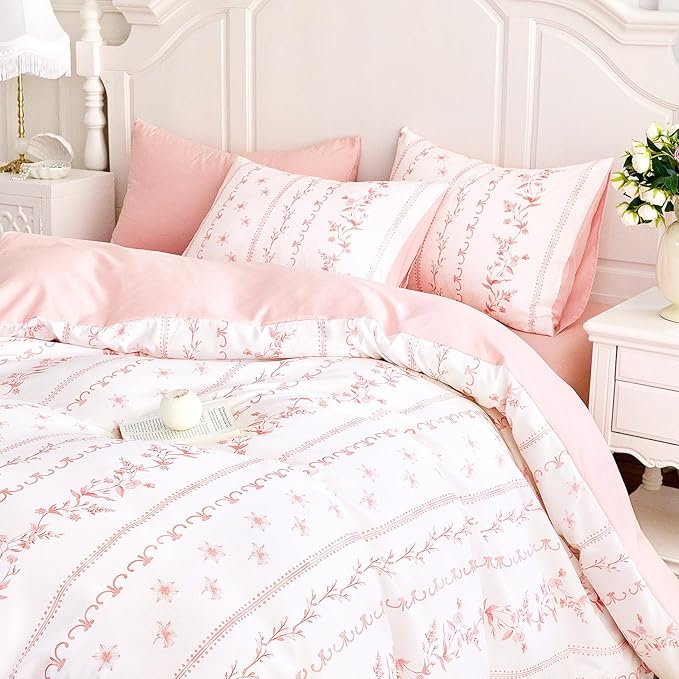 Wake In Cloud - Shabby Chic Comforter Set, Cottagecore Floral Romantic Charming Style with Botanical Stripe Pattern, Soft Lightweight Bedding, 3 Pieces, Pink White, Full Size
