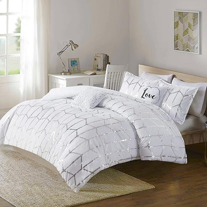 Intelligent Design Raina Full/Queen Comforter Set, Soft Microfiber, Modern Geometric Metallic Bed Set, 5 Pieces College Bedding with 2 Shams, 2 Toss Pillows White/Silver