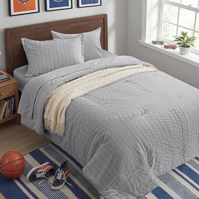 Zzlpp Twin Comforter Set 5 Pieces, Light Grey Seersucker Bed in a Bag with Comforter, Pillow Sham, Pillowcase, Flat Sheet, Fitted Sheet