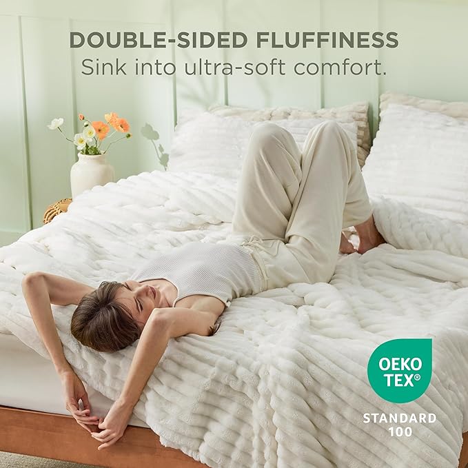 Bedsure Twin/Twin XL Comforter Set - GentleSoft™ 2 Pieces Fluffy Double-Side Fleece Comforter Set, Cozy Striped Room Decor Aesthetic, Luxury White Twin Bedding with 1 Pillowcase, 68x88 Inches