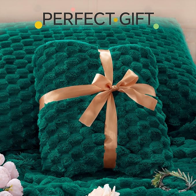 BEDELITE Fluffy Twin Comforter Set - Dark Green Fleece Soft Comforter for Twin Size Bed, Luxury Warm Bedding Set for Winter, Fuzzy Bed Set 2 Pieces (1 Comforter, 1 Pillowcase)