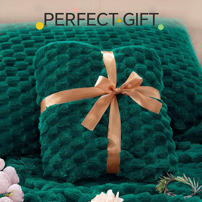 BEDELITE Fluffy Twin Comforter Set - Dark Green Fleece Soft Comforter for Twin Size Bed, Luxury Warm Bedding Set for Winter, Fuzzy Bed Set 2 Pieces (1 Comforter, 1 Pillowcase)