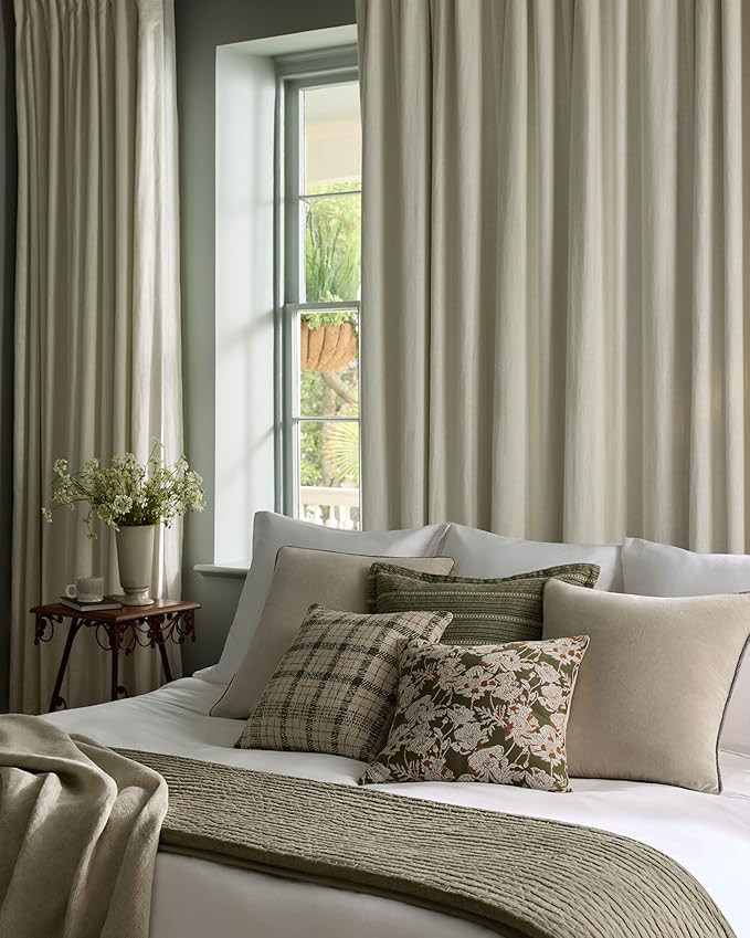 Loloi Chris Loves Julia Howie Collection PCJ0023 Green/Natural 22'' x 22'' Cover w/Down Pillow