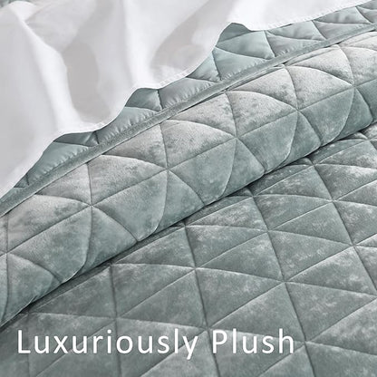 Homzard Velvet Quilt Set, Smoky Green King Size Comforter Set,Soft Lightweight Bedding Comforter Set, Luxury Bedding Bedspread Set, 3 Piece Bed Set, All Season, King Size