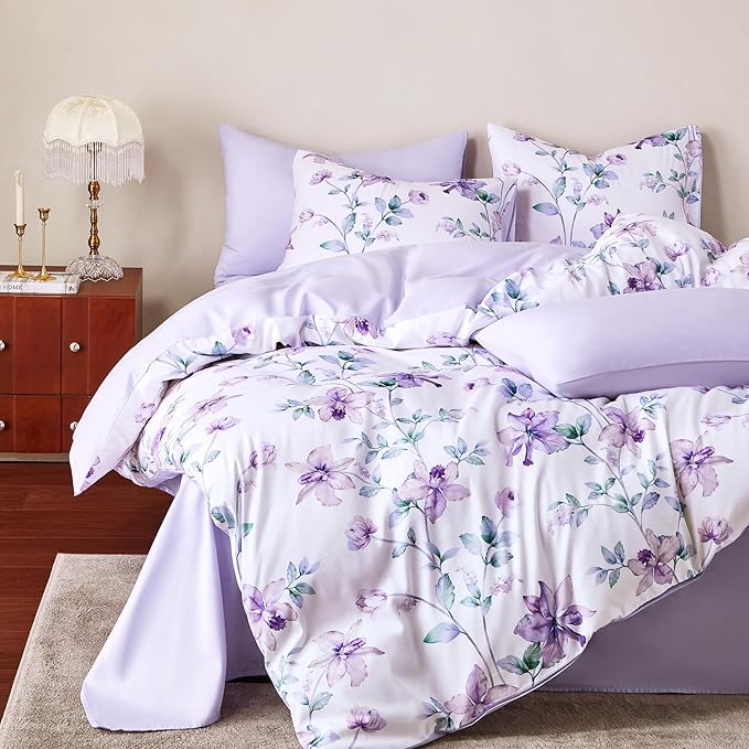 Wake In Cloud - Floral Comforter Set, Cottagecore Cottage Rustic Farmhouse Style with Botanical Flowers and Leaves Pattern, Soft Lightweight Bedding, 3-Piece, Purple White, Full Size