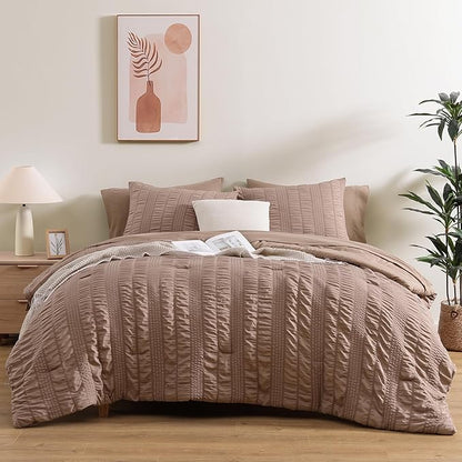CASAAGUSTO Queen Comforter Set, 7 Pieces Brown Seersucker Bed in a Bag Queen Size Soft All Seasons, Bedding Sets with Comforter, Flat Sheet, Fitted Sheet, 2 Pillow Shams, 2 Pillowcases