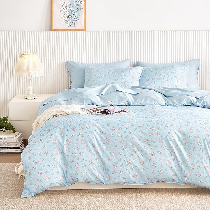 Wake In Cloud - Floral Comforter Set, Coquette Cottagecore Aesthetic Flower Shabby Chic Pattern for Women Teen Girls, Soft Lightweight Bedding, 3 Pieces, Blue Pink, Full Size