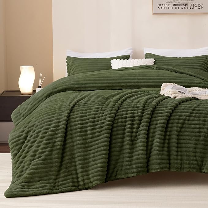 Andency Fleece Queen Comforter Set, 3 Pieces Olive Green Comforter Set for Queen Size Bed, Super Soft Warm Fluffy Fuzzy Bedding Set for Winter (1 Comforter & 2 Pillowcases)