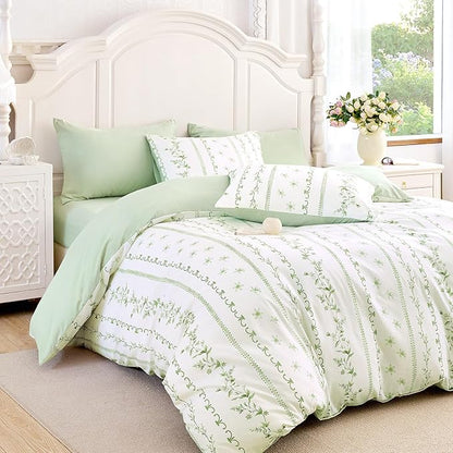 Wake In Cloud - Shabby Chic Comforter Set, Cottagecore Floral Romantic Charming Style with Botanical Stripe Pattern, Soft Lightweight Bedding, 3 Pieces, Green White, Twin/Twin XL Size