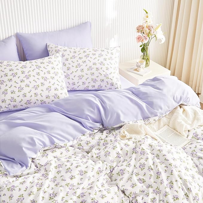 Wake In Cloud - Floral Comforter Set, Coquette Cottagecore Aesthetic Flower Shabby Chic Pattern for Women Teen Girls, Soft Lightweight Bedding, 3 Pieces, White Purple, Twin/Twin XL Size