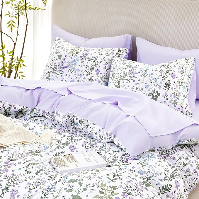 Wake In Cloud - Floral Comforter Set, Shabby Chic Cottage Garden Botanical Flower Style with Elegant Wildflower Pattern, Soft Lightweight Bedding, 3 Pieces, Purple White, Queen Size