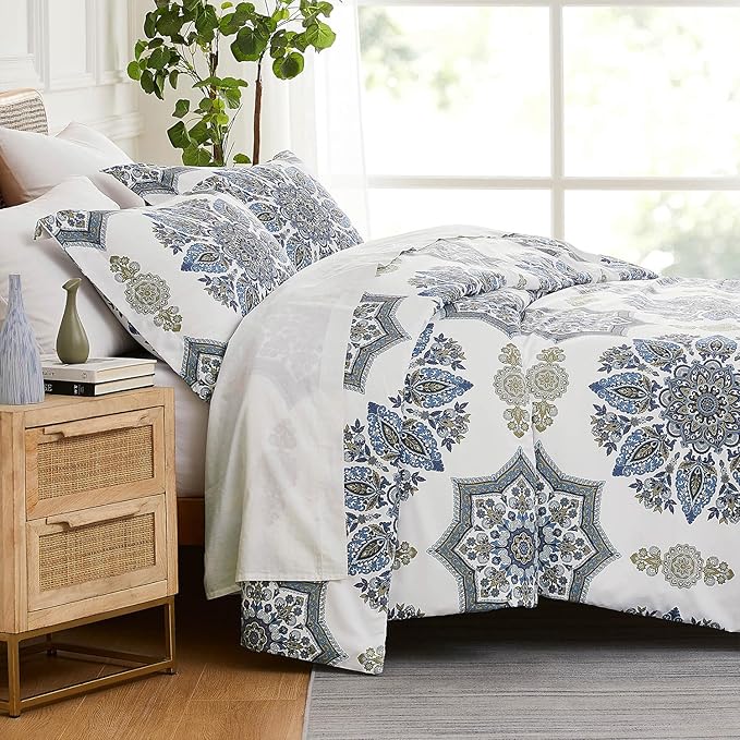 Southshore Fine Living, Inc. Oversized Comforter Full Size Set, Down Alternative Boho Bedding, Paisley Floral Print Bed Spread, Full Size/Queen with 2 Matching Shams, Blue on White