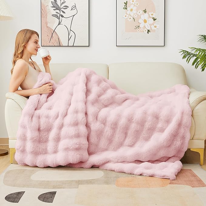 Latepis Pink Faux Fur Queen Blanket for Bed Bubble Cute Soft Warm Comforter Thick Furry Blanket for Sofa Bedroom Cozy Blankets for Women Gift Luxury Blankets for All Seasons 90''x90'', 860gsm
