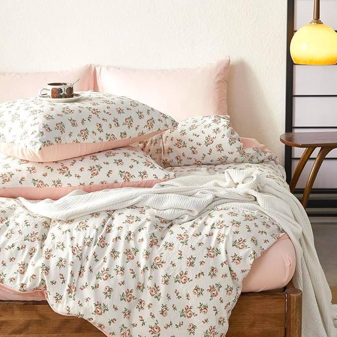 Wake In Cloud - Floral Comforter Set, Coquette Cottagecore Aesthetic Flower Shabby Chic Pattern for Women Teen Girls, Soft Lightweight Bedding, 3 Pieces, Peach Blush, Twin/Twin XL Size