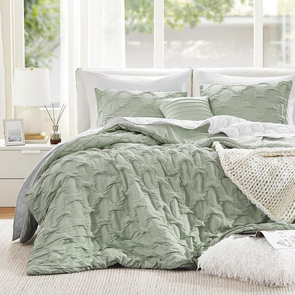 Comfort Spaces Comforter for Queen Size Bed, Ogee Ruched with Crinkle Texture, Breathable Comforter Set Queen, All Season Lightweight Bedding Set, Shams, Décor Pilow, Full/Queen Green 4 Piece