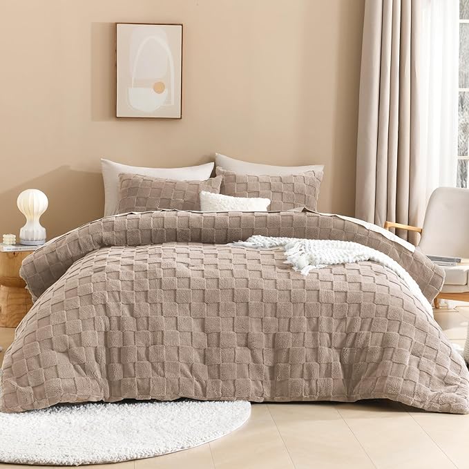 Litanika Fluffy Twin Size Comforter Set Khaki, 3 Pieces Warm Sherpa Fleece Winter Bedding Set, Jacquard Checkered Plush Fuzzy Bed Set(1 Comforter, 2 Pillowcases)