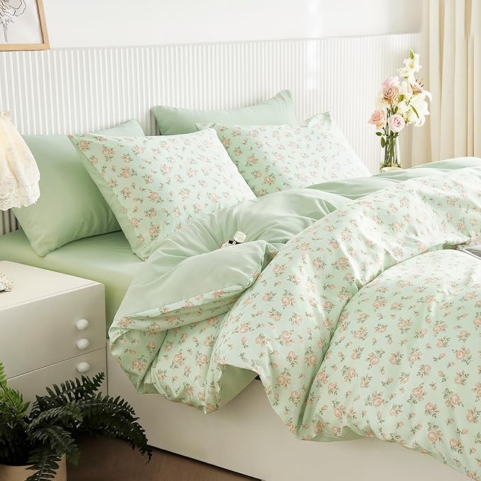 Wake In Cloud - Floral Comforter Set, Coquette Cottagecore Aesthetic Flower Shabby Chic Pattern for Women Teen Girls, Soft Lightweight Bedding, 3 Pieces, Green Pink, Full Size