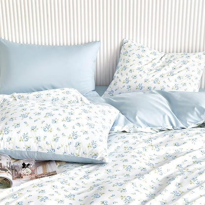 Wake In Cloud - Floral Comforter Set, Coquette Cottagecore Aesthetic Flower Shabby Chic Pattern for Women Teen Girls, Soft Lightweight Bedding, 3 Pieces, White Blue, Full Size