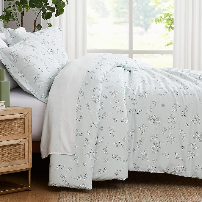 Southshore Fine Living, Inc. 3-Piece Oversized Comforter King Size, Down Alternative Floral Comforter with Matching Shams, Soft Flowered Bedspread for California/King Mattress, Sweet Florals Blue