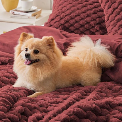 BEDELITE Fluffy Queen Comforter Set - Burgundy Fleece Soft Comforter for Queen Size Bed, Luxury Warm Bedding Set for Winter, Fuzzy Bed Set 3 Pieces (1 Comforter, 2 Pillowcases)