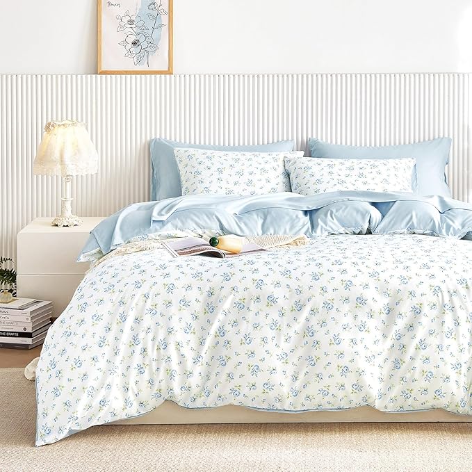 Wake In Cloud - Floral Comforter Set, Coquette Cottagecore Aesthetic Flower Shabby Chic Pattern for Women Teen Girls, Soft Lightweight Bedding, 3 Pieces, White Blue, Twin/Twin XL Size