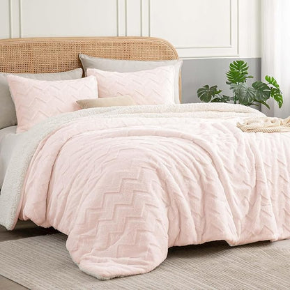 BEDELITE Fluffy Queen Comforter Set - Super Soft Sherpa Pink Comforter for Queen Size Bed, Luxury Warm Bedding Set for Winter, Fuzzy Bed Set 3 Pieces (1 Comforter, 2 Pillowcases)