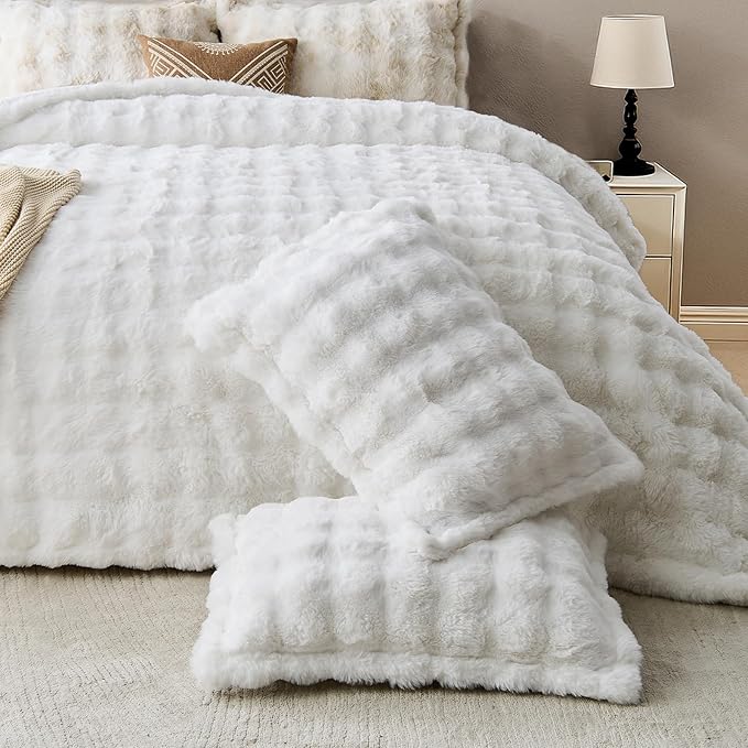 DAICO 3 Pieces Fluffy Faux Rabbit Fur Comforter Set King Size White Plush Fuzzy Bubble Comforter Bedding Set Warm Cozy Bedding Comforter Sets for Winter, 1 Comforter and 2 Pillowcases