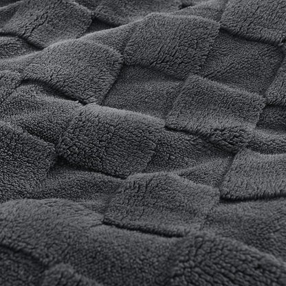 Litanika Fluffy Queen Size Comforter Set Dark Grey, 3 Pieces Warm Sherpa Fleece Winter Bedding Set, Jacquard Checkered Plush Fuzzy Bed Set(1 Comforter, 2 Pillowcases)