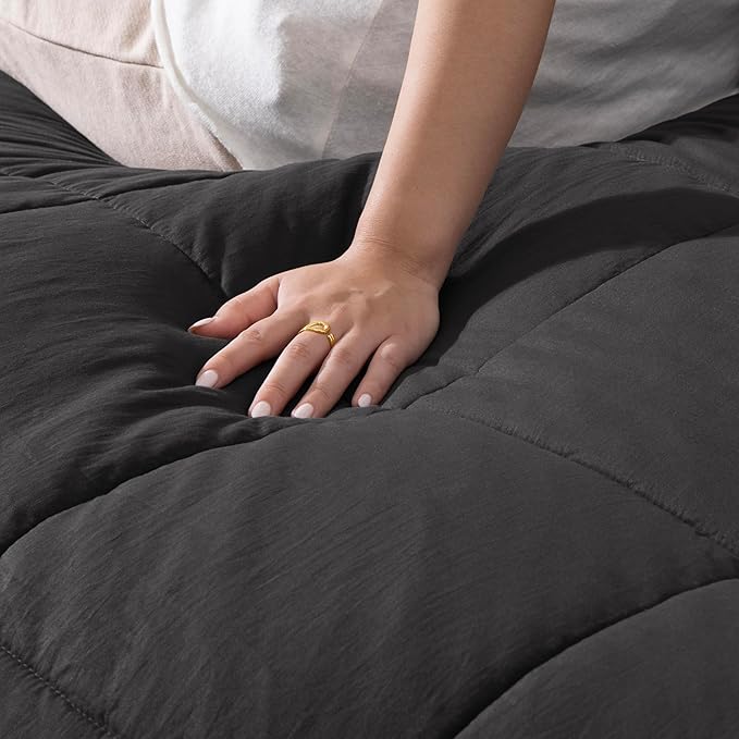 UGG Leonora Comforter Set with 1 Pillow Sham Lightweight Down Alternative Blanket Reversible All Season Washable and Hypoallergenic Bedding Set for College Dorm, Twin/Twin XL, Charcoal Grey