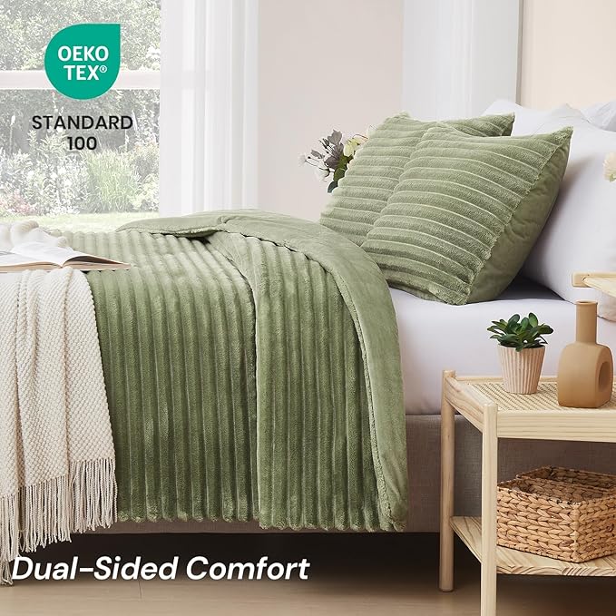Geniospin Fleece King Size Comforter Set, Soft Fuzzy Fleece King Bedding Set, 3-Pieces Green Comforter Set for All Season, Warm Fluffy Comforter with 2 Pillow Cases