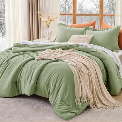 MUXHOMO Green Oversized King Comforter Sets, All Season Ultra Soft Down Alternative Bedding - 3 Piece Lightweight Bed Set Includes 1 Comforter (120"x98") and 2 Pillow Shams (20"x36")