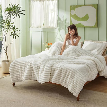 Bedsure King Size Comforter Set - GentleSoft™ 3 Pieces Fluffy Double-Side Fleece Comforter Set, Cozy Striped Room Decor Aesthetic, Luxury White King Bedding with 2 Pillowcases, 104x90 Inches