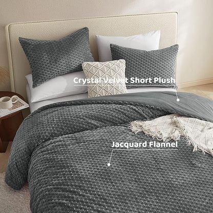 Petrichor Fluffy King Comforter Set - Ultra-Soft Gray Flannel Thick Comforter for King Bed, Luxury Warm Bedding Set for Winter & Fall, Cozy Fuzzy Bed Set 3 Pieces (1 Comforter & 2 Pillowcases)