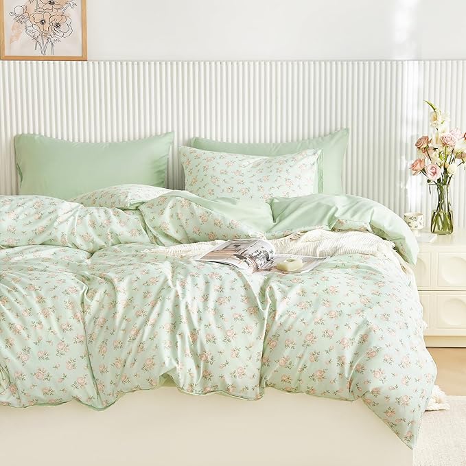 Wake In Cloud - Floral Comforter Set, Coquette Cottagecore Aesthetic Flower Shabby Chic Pattern for Women Teen Girls, Soft Lightweight Bedding, 3 Pieces, Green Pink, Twin/Twin XL Size