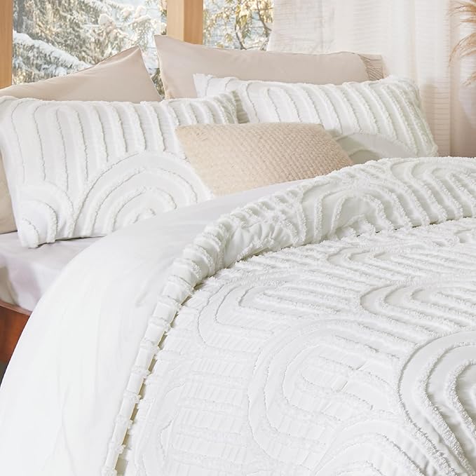 Bedsure Boho Tufted White Comforter King Size, GentleSoft™ 3 Pieces Boho Farmhouse Decor Bedding, Arch Shabby Chic Bedding for All Seasons, 1 Bed Comforter, 2 Pillow Shams, 104x90 Inches