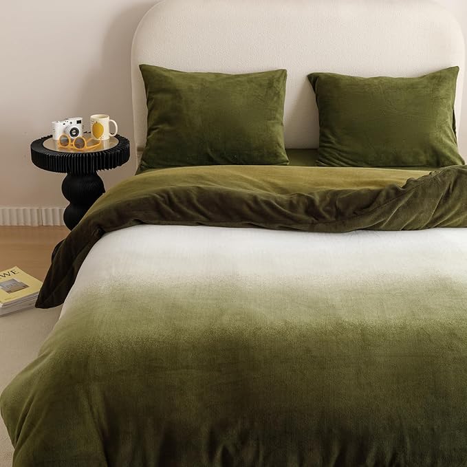 CLOTHKNOW Green White Fluffy Queen Comforter Set Velvet Bedding Comforter Sets Olive Green Comforter Soft Comforter Queen with 2 x Pillow Cases