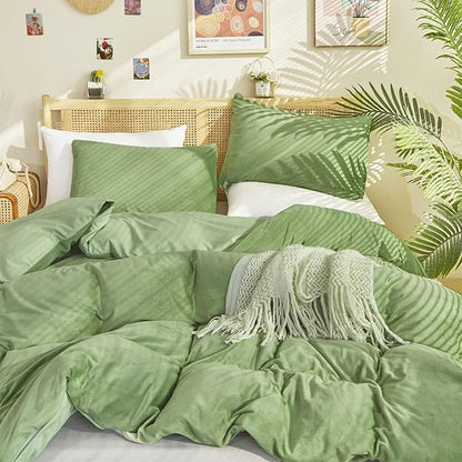 Luxlovery Sage Green Velvet Comforter Set King Light Green Bedding Sets King Size Comfy Soft Grass Green Micromink Sherpa Quilt Blanket Plush Fluffy Comforter Set King Size