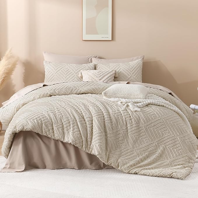 Andency Oatmeal Queen Comforter Set, Lightweight Fluffy Boho Bedding Comforter Set, 3 Pieces Tufted Farmhouse Shabby Chic Bed Set for All Seasons (1 Comforter 90x90In, 2 Pillowcases)