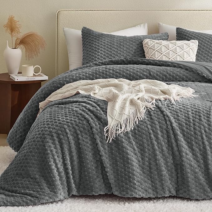 Petrichor Fluffy Queen Comforter Set - Ultra-Soft Gray Flannel Thick Comforter for Queen Bed, Luxury Warm Bedding Set for Winter & Fall, Cozy Fuzzy Bed Set 3 Pieces (1 Comforter & 2 Pillowcases)