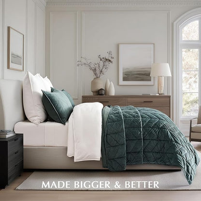 EVERGRACE 3 Pieces Luxurious Velvet King Quilts, Ultra Soft Lightweight Velvet Comforter Set, Matelasse Oversized Bedspread Coverlet for All Season with 2 Shams, Forest Green, 108"x96"