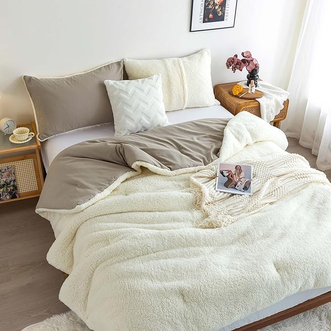 COTTEBED Reversible Sherpa Bed Comforter Queen Set - Lightweight But Warmth Softness Shabby Comforter Set for Full Size Bedding, 3 Piece Fluffy Western Farmhouse Down Comforter Winter, Beige and White