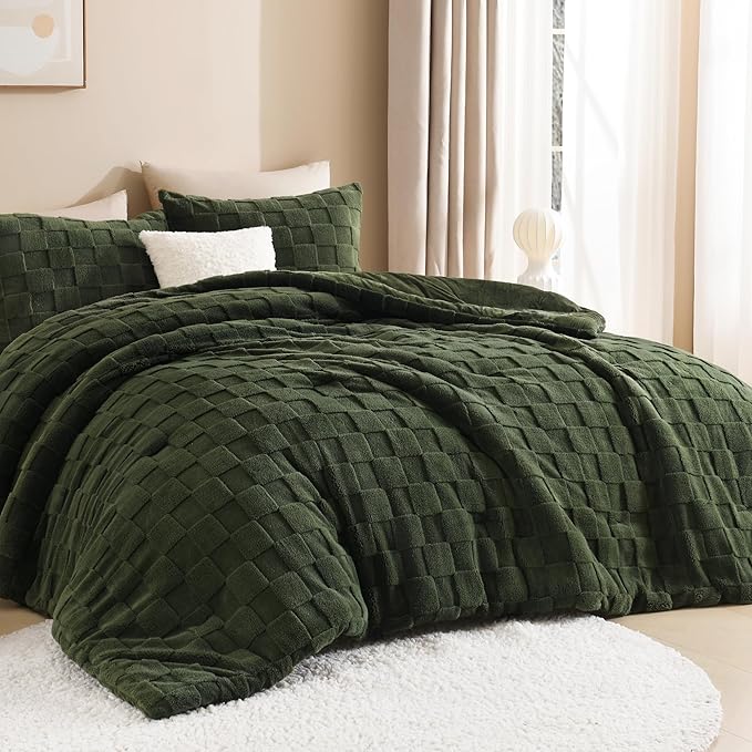 Litanika Fluffy Full Size Comforter Set Olive Green，3 Pieces Warm Sherpa Fleece Winter Bedding Set, Jacquard Checkered Plush Fuzzy Bed Set(1 Comforter, 2 Pillowcases)