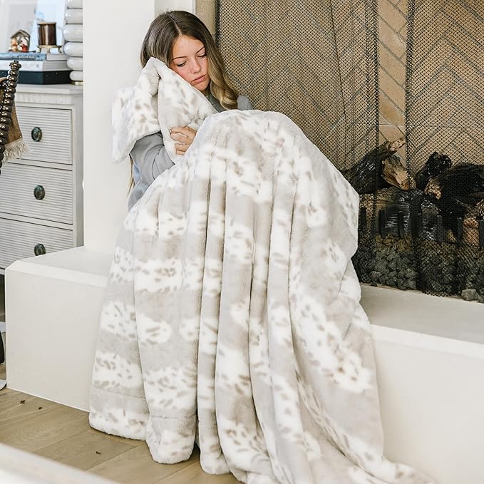 Minky Designs Arctic Lynx Minky Blanket – Ultra Soft Faux Fur Throw Blanket for Couch, Bed & Home – Fluffy, Warm & Luxurious – Posh Collection (Medium, 50x60)
